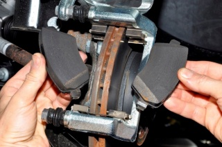 Замена тормозных колодок Kia Sedona  в Жуковском